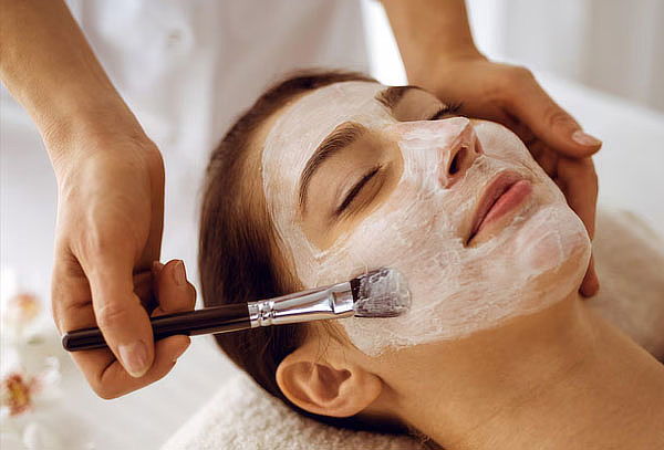 Limpieza Facial Profunda con Peeling Mecánico