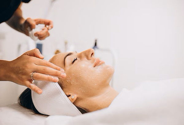 Limpieza Facial + Rejuvenecimiento con Radio Frecuencia