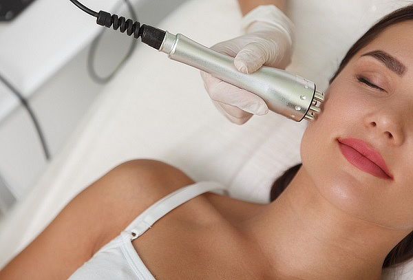 Limpieza facial + Rejuvenecimiento con radio frecuencia