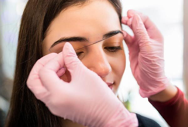 Perfilado de Cejas con Hilo + Depilación de Bozo con Hilo