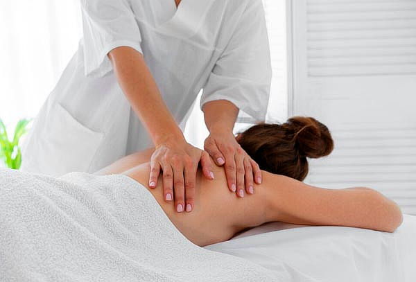 Sesión de masaje descontracturante en Vida Kenko spa, 