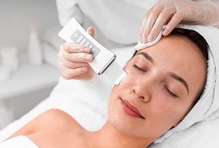 Limpieza Facial Premium Hydrafacial + Peelling Químico y Más