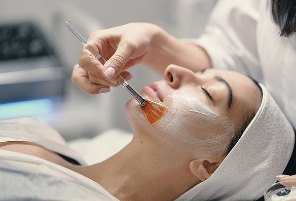 Limpieza Facial Profunda + Peeling Químico + Drenaje y más!
