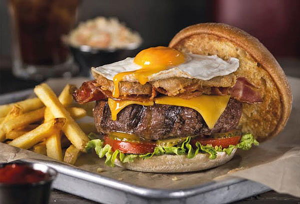 Tony Roma's: 2 Hamburguesas de 200g + 2 Bebidas Refill