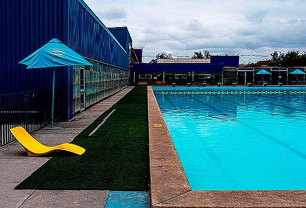 Entrada a Piscina exterior, Club Recrear Macul