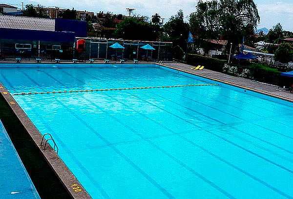 Entrada a Piscina exterior, Club Recrear Macul