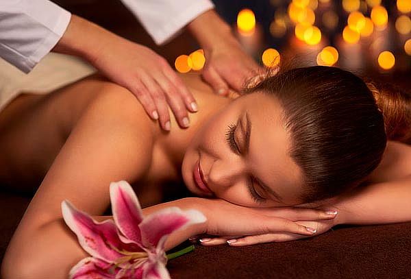 Masaje de relajación + Limpieza facial + Infución 