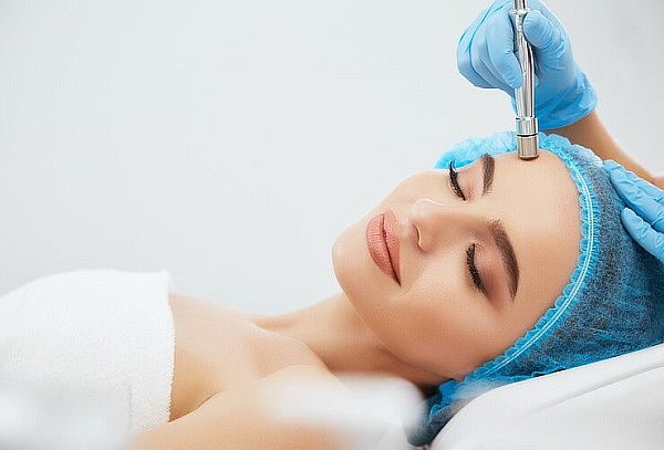 Limpieza facial profunda + Microneedling 