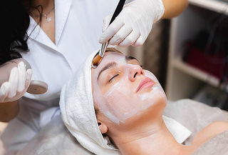 Limpieza Facial Profunda + Fototerapia + Extracción