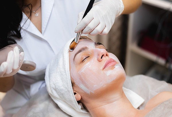 Limpieza Facial Profunda + Fototerapia + Extracción