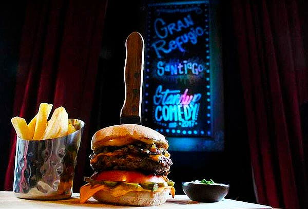2 Hamburguesas ó 1 Chorrillana + Schop para 2 + Show