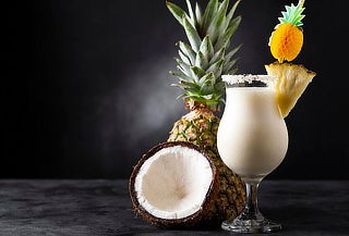 2 Piñas Colada en Copa o Piña + Tabla a elección + Show
