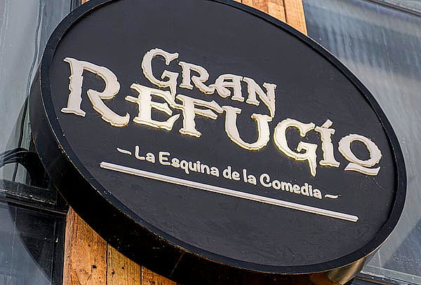 2 Tragos + 1 Aperitivo a elección + Show