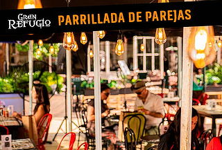 Parrillada de Parejas + 2 Schop o Bebidas + Show