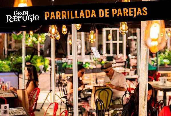 Parrillada de Parejas + 2 Schop o Bebidas + Show