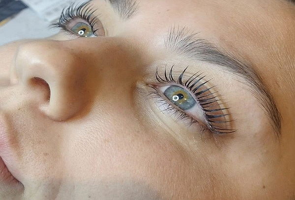 Lifting de Pestañas Efecto Full Up Laminado + Tinte