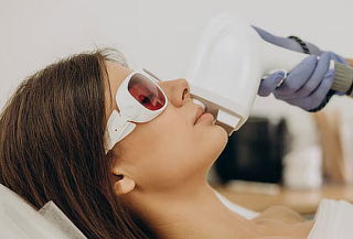 1 Ses. de Dep. Triláser en Rostro Completo + Limpieza Facial