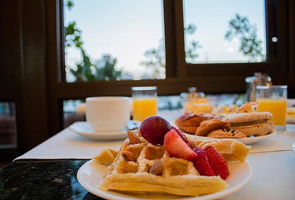 1 o 2 Noches + Desayuno+Piscina para 2 en Hotel Gran Palace