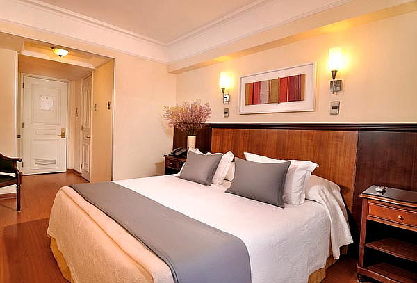 1 o 2 Noches + Desayuno+Piscina para 2 en Hotel Gran Palace