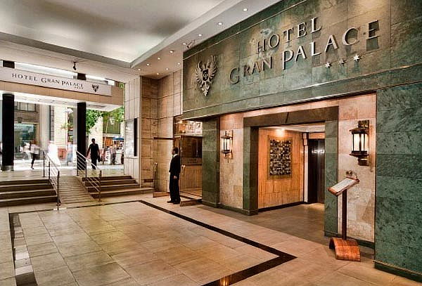 1 o 2 Noches + Desayuno+Piscina para 2 en Hotel Gran Palace