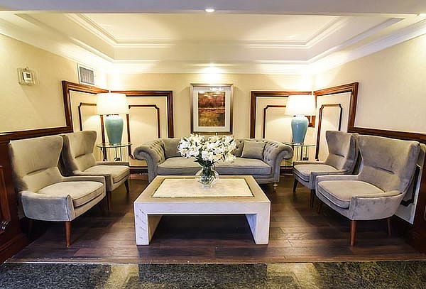 1 o 2 Noches + Desayuno+Piscina para 2 en Hotel Gran Palace