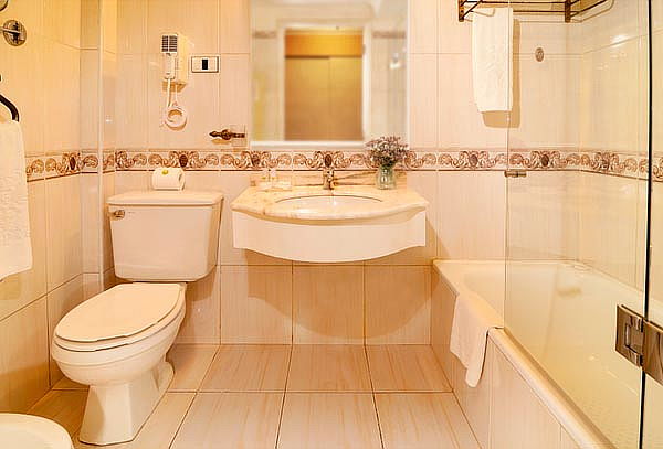 1 o 2 Noches + Desayuno+Piscina para 2 en Hotel Gran Palace