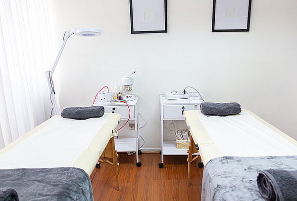 Día de Spa Madre e Hija con Masaje + Limpieza Facial y Más!