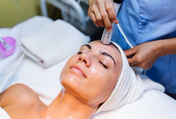 Limpieza Facial + Rejuvenecimiento con Radiofrecuencia 
