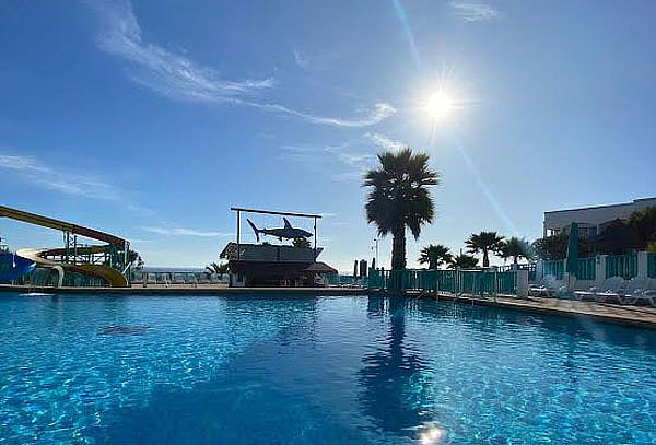Resort Riu-Tai, El Quisco: para 2 personas  2 noches J a S 