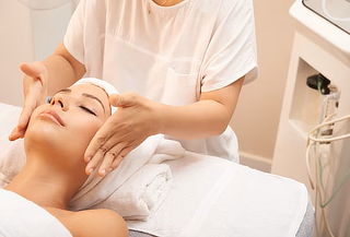 Limpieza Facial Profunda + Extracciones + Aparatología 