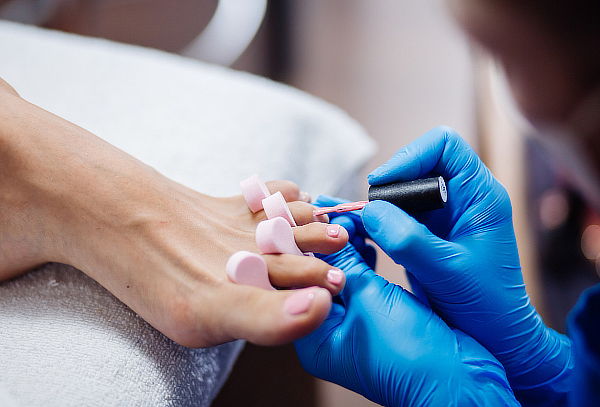 Pedicure Permanente con Limpieza + Exfoliación y Más