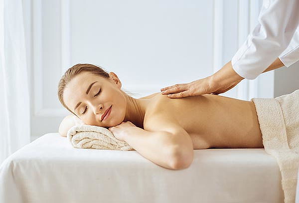 Masaje relajante  Zona : espalda, brazos y espalda
