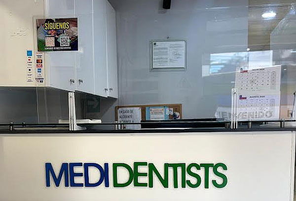 Implante Dental + Corona Porcelana en MediDentists