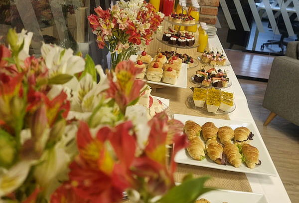 Brunch o Cóctel completo para 20 personas, montaje incluido