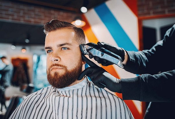 Corte de cabello + Perfilado premium + Perfilado de cejas