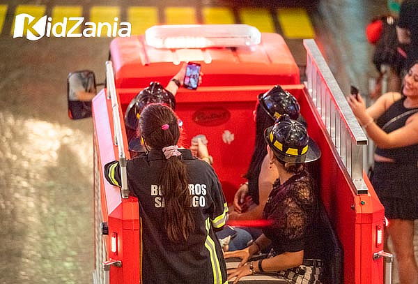 Entrada para Noche de amigos en KidZania® Sábado 16 agosto