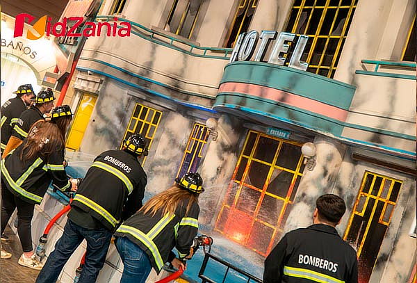 Entrada para Noche de amigos en KidZania® Sábado 16 agosto