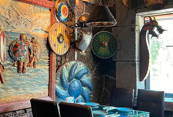 Desafío Vikingo comer hamburguesa Jötunheim  en 8 minutos