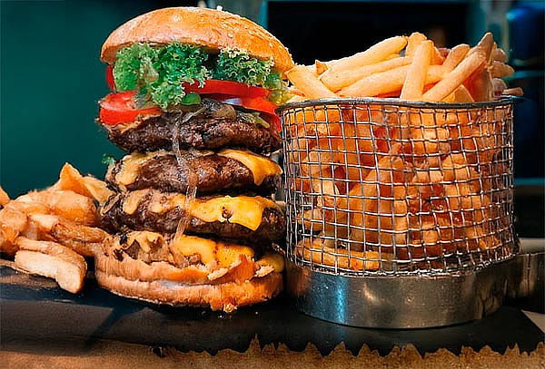 Desafío Vikingo comer hamburguesa Jötunheim  en 8 minutos