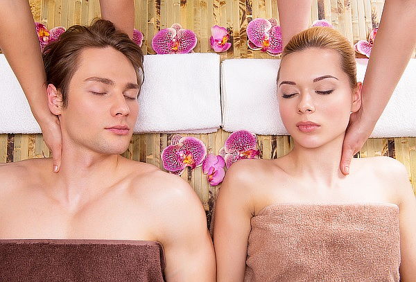 Masaje para 2 con Piedras Calientes y Facial Profunda