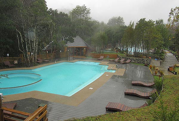 Escape Indomito a termas, Hotel o combinado a elección 