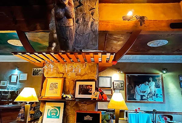 El Meson Nerudiano: Almuerzo o Cena para 2 Personas