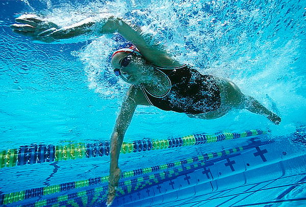 4 Clases de Natación Indoor en Piscina Climatizada
