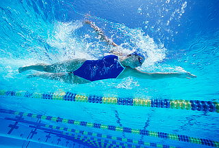 4 Clases de Natación Indoor en Piscina Climatizada