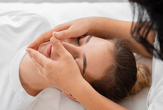 Masaje Terapia Bruxismo y Dolores de Cabeza en Rosso Spa