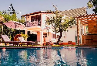 Limpieza facial express + Sauna, Masaje y aperitivo 