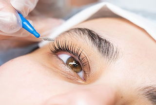 Lifting de Pestañas + Tinte + keratina + Perfilado Cejas