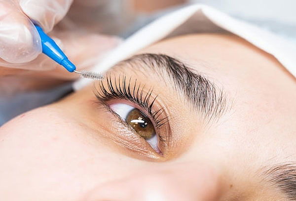 Lifting de Pestañas + Tinte + keratina + Perfilado Cejas