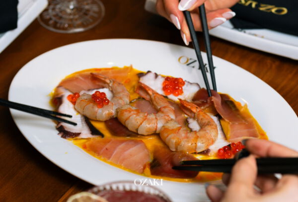 Cena para 2 Fine nikkei makis (sushi) + Appetizer + Postre