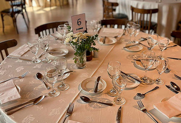 Masaje a elección + Desayuno u hora del té 